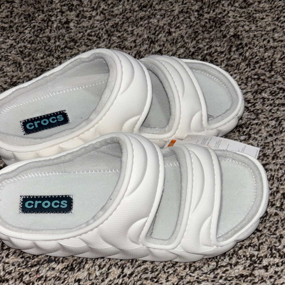 CROCS Unisex Men’s size 6 women’s size 8Classic White Sandals - Picture 3 of 8